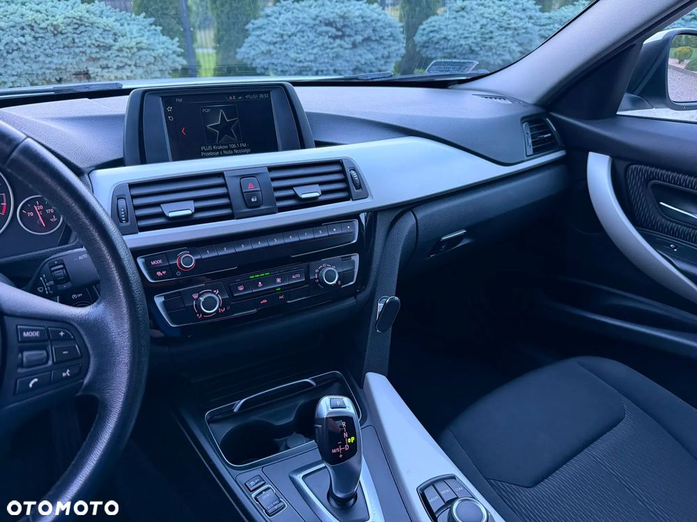 BMW Seria 3 318i Advantage - 32