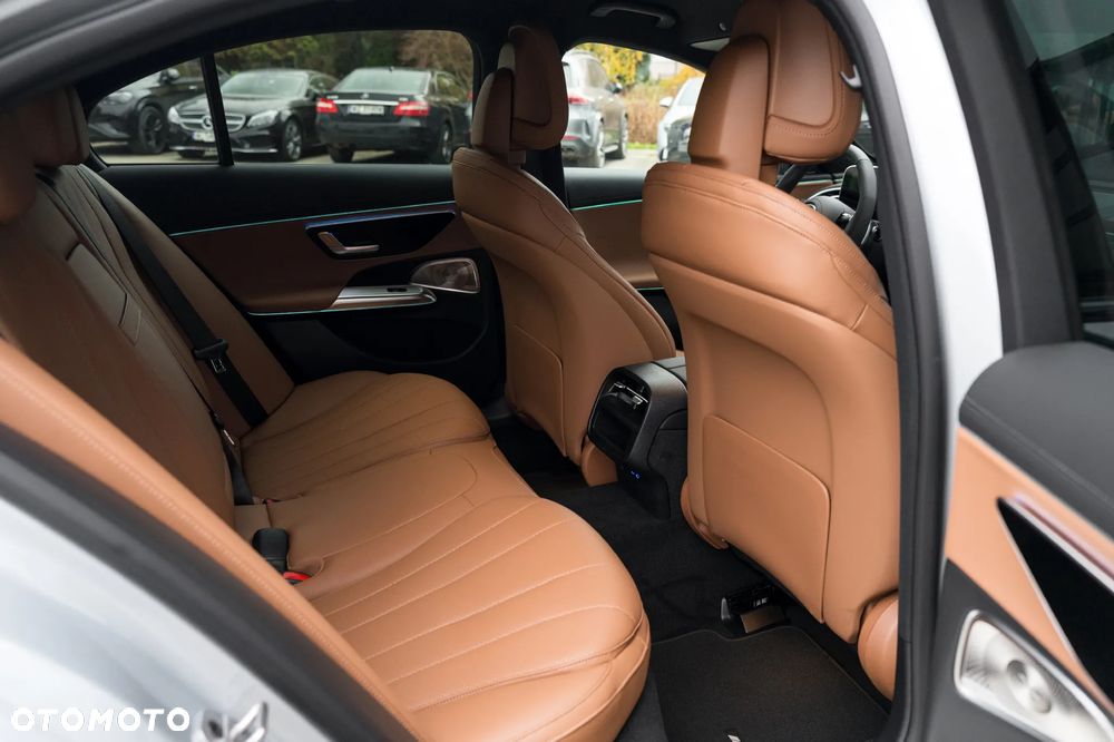 Mercedes-Benz Klasa E 220 d mHEV 4-Matic AMG 9G-Tronic - 24