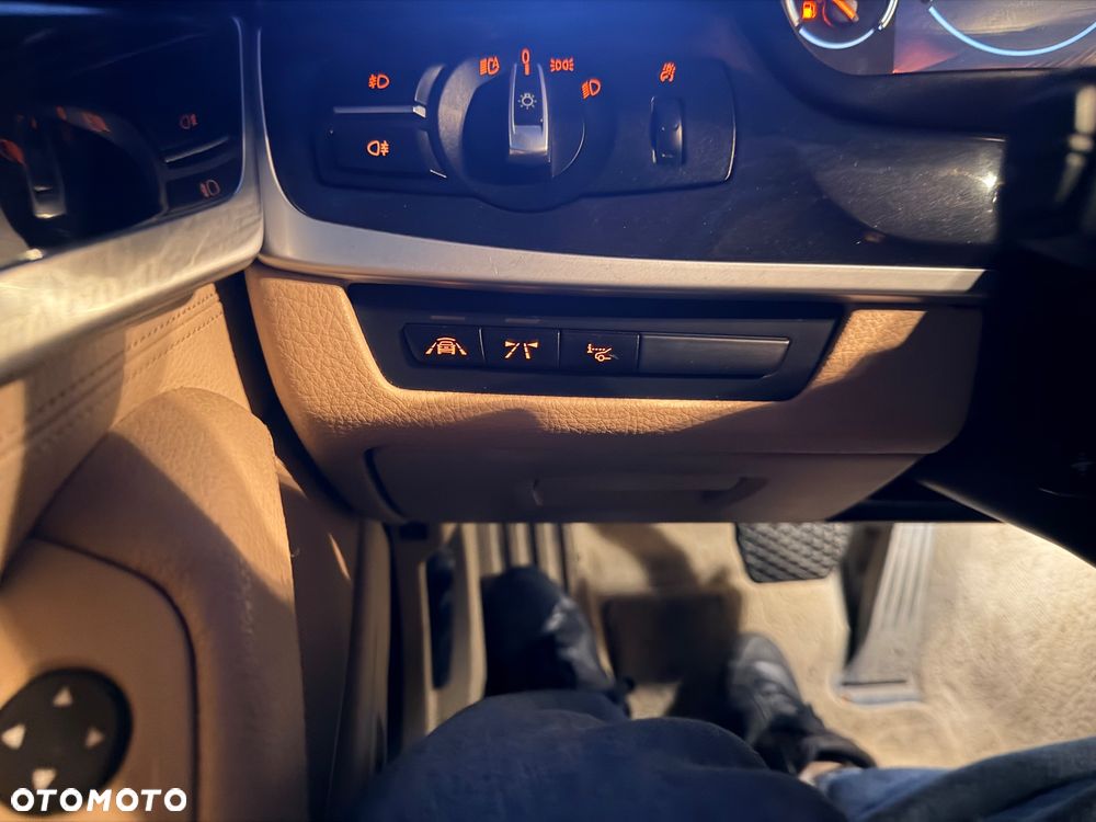 BMW Seria 5 525d Luxury Line - 8
