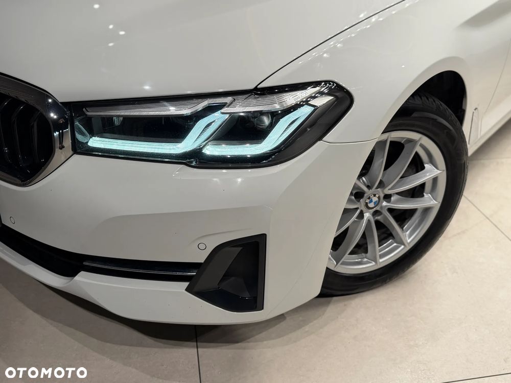 BMW Seria 5 520d xDrive - 14