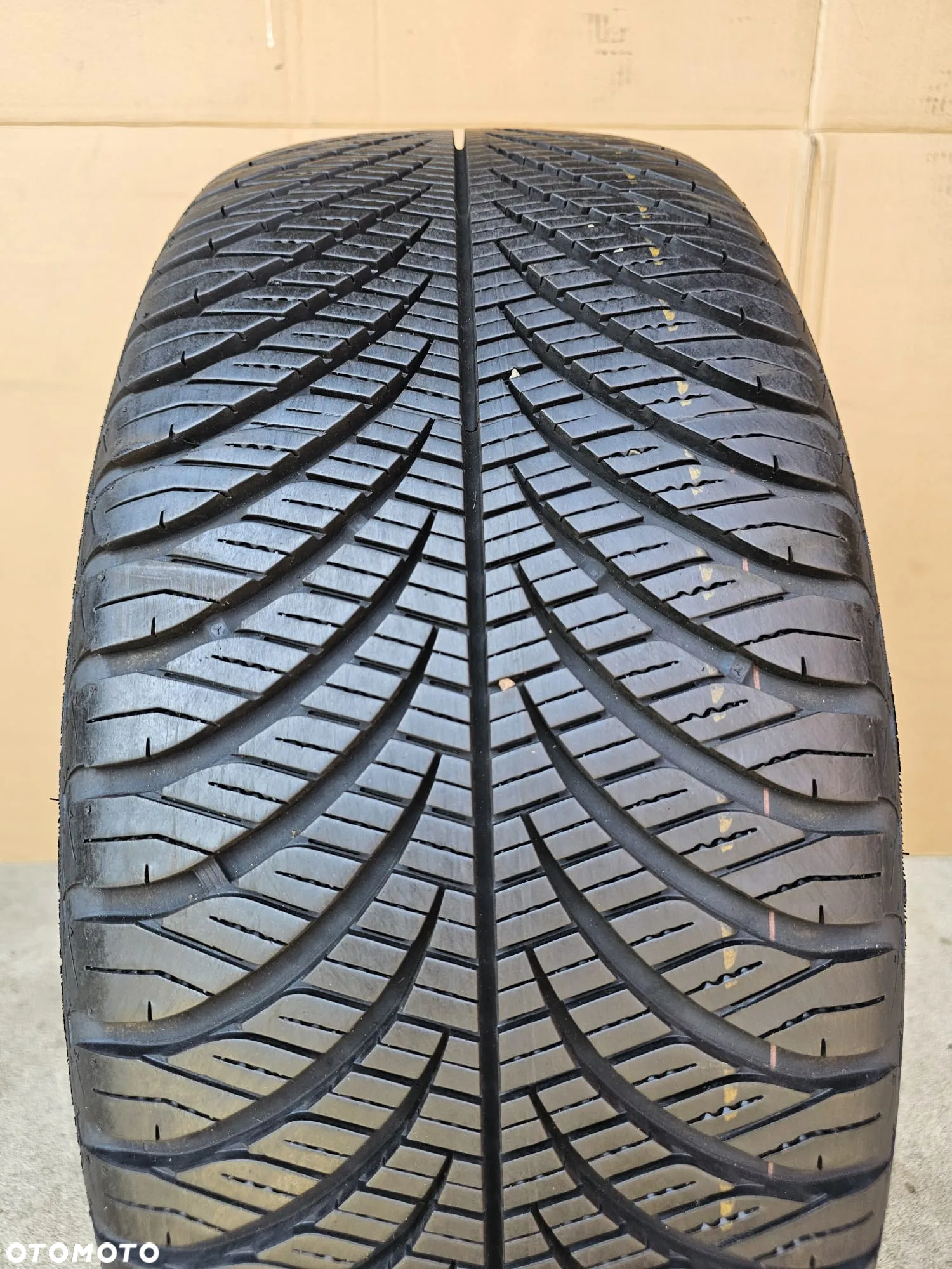 (O127) 235/55R17 103V 7,7mm 17r XL / GoodYear Vector 4Seasons - 2