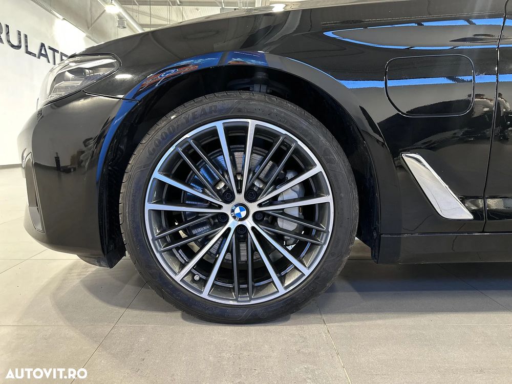 BMW Seria 5 530e Aut. - 13