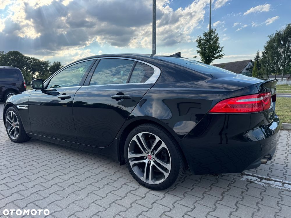 Jaguar XE 2.0 D AWD Prestige - 34