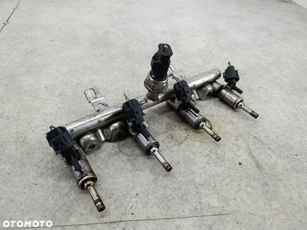 LISTWA WTRYSKOWA BENZYNA PEUGEOT 5008 V756805180 1.6 THP - 4