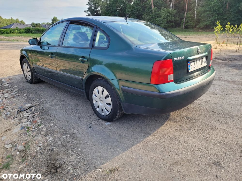 Volkswagen Passat 1.6 Comfortline - 3