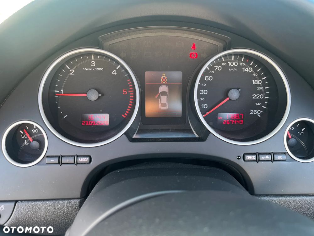Audi A4 Cabrio 2.0 TDI DPF - 9