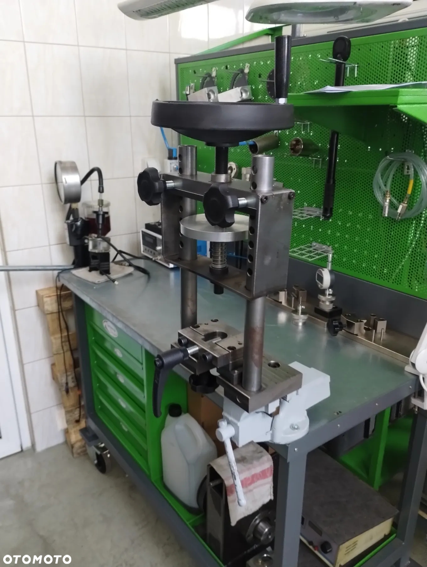 0986610710 3 etap naprawy wtryskiwaczy imadło walizka - 18