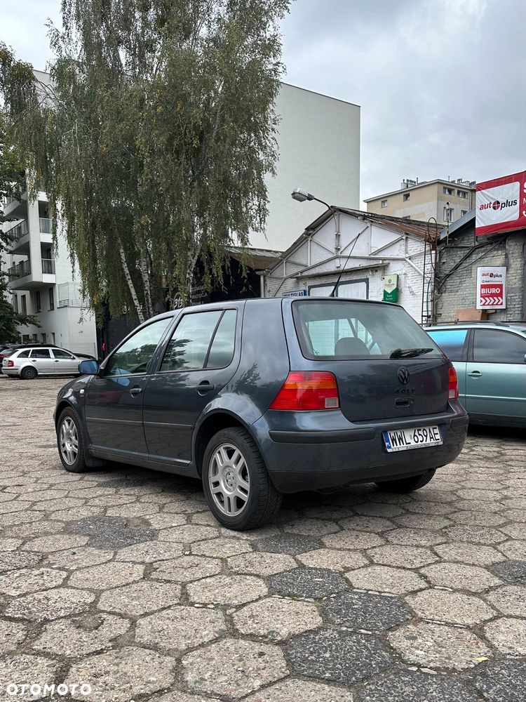 Volkswagen Golf - 4
