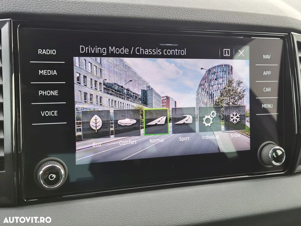 Skoda Karoq 2.0 TSI 4X4 DSG Sportline - 27