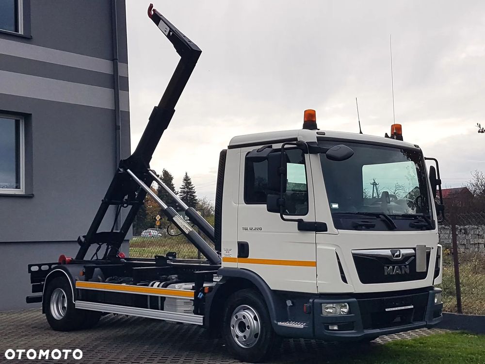 MAN TGL 12.220 HAKOWIEC 4x2 KLIMA HAKOWIEC DO KONTENERÓW