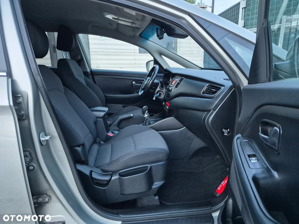 Kia Carens - 13