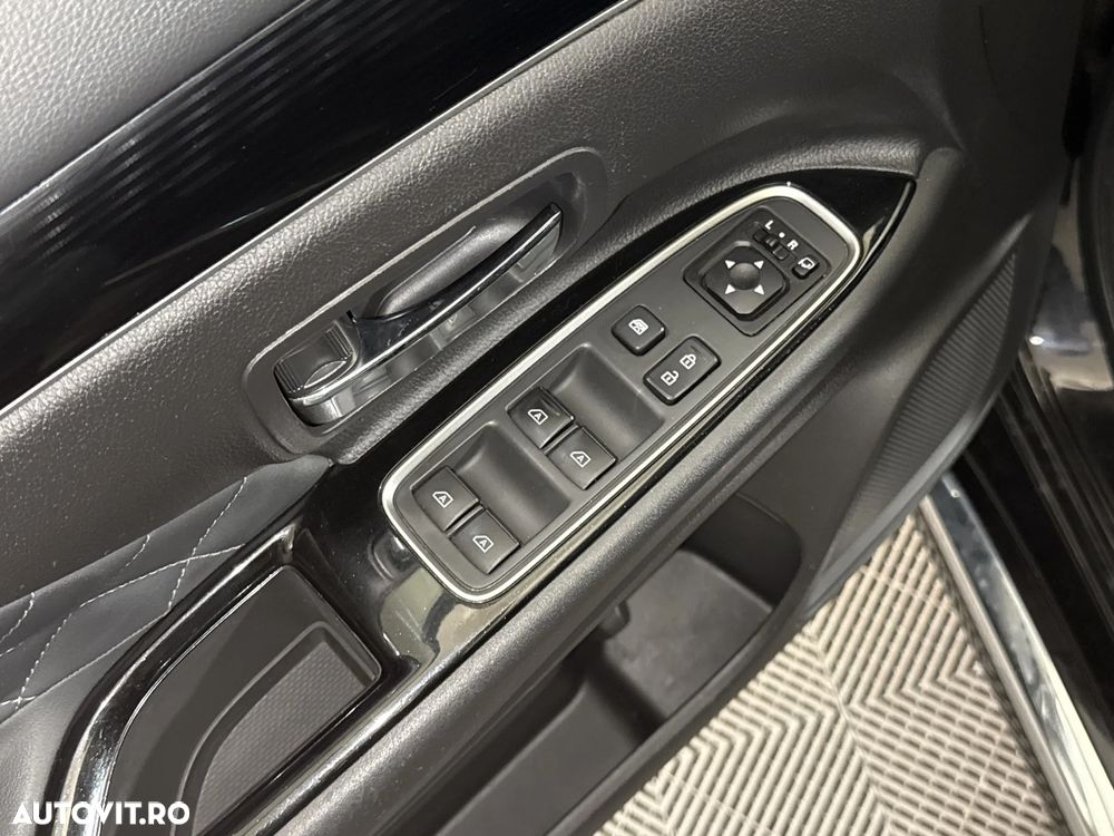 Mitsubishi Outlander - 15