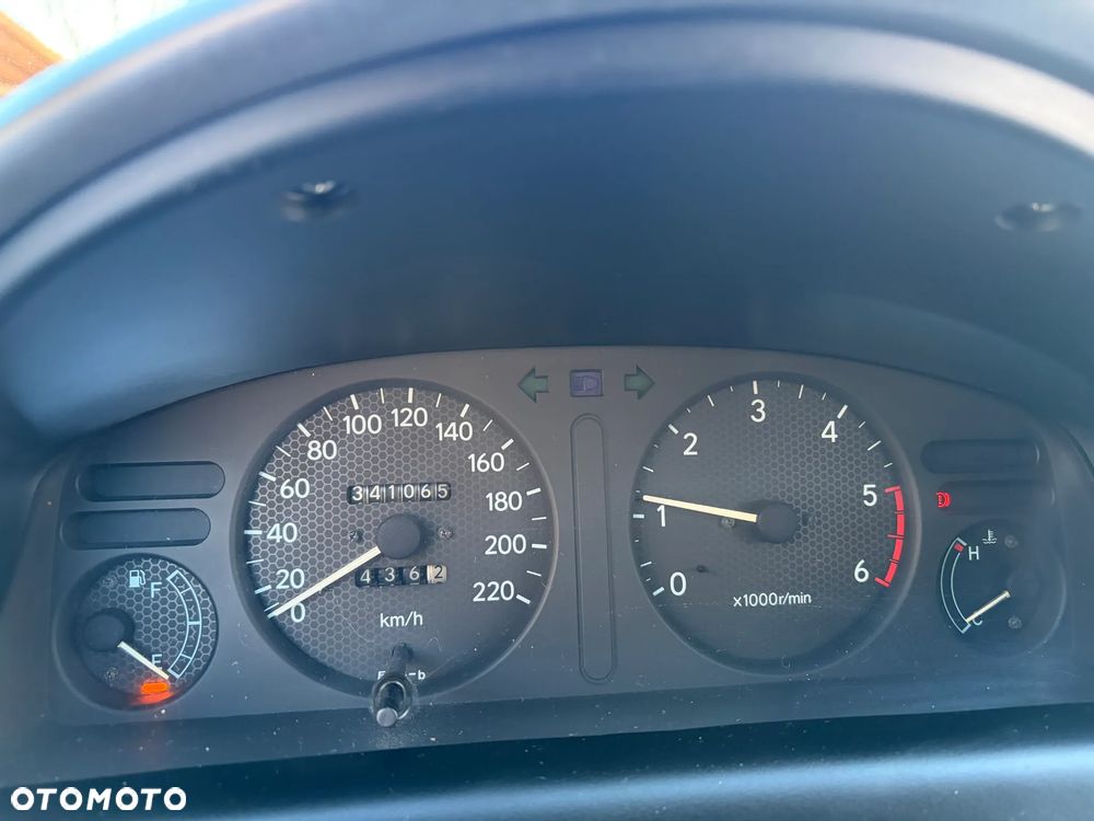 Toyota Corolla 2.0 D-4D Base - 16