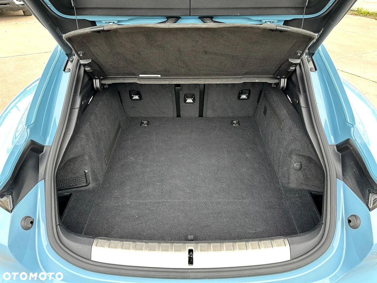 Porsche Taycan Turbo Cross Turismo - 12