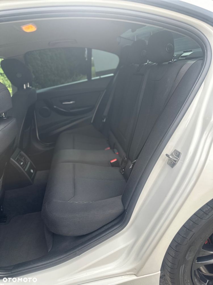 BMW Seria 3 318i - 13