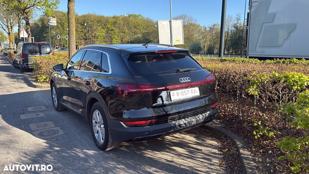 Audi e-tron quattro S - 5