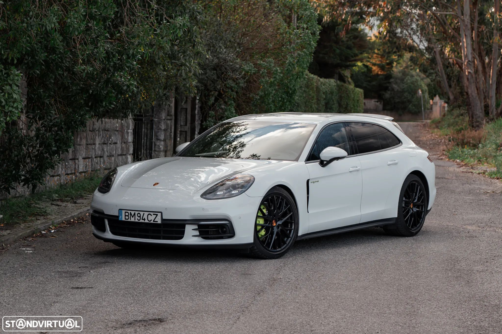 Porsche Panamera Sport Turismo 4 E-Hybrid - 1