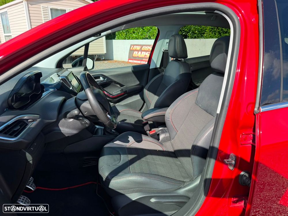 Peugeot 208 1.2 PureTech GT Line - 6