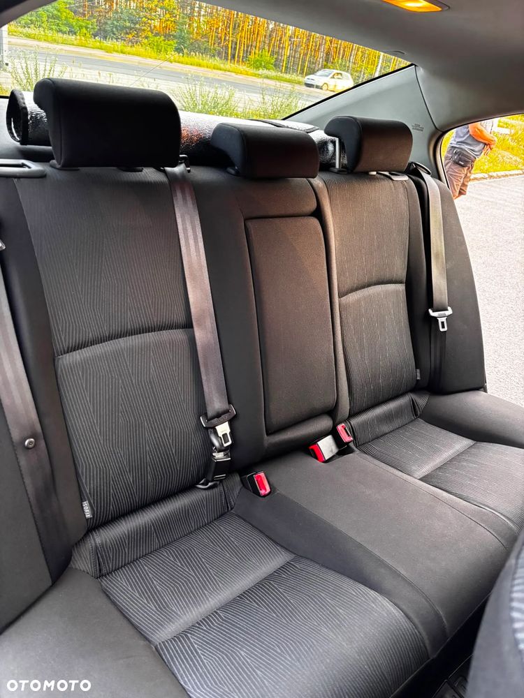 Toyota Avensis 1.8 Luna - 9