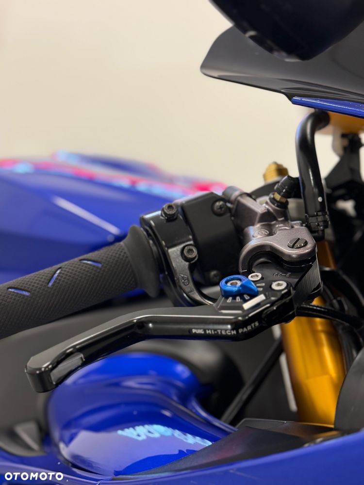 Yamaha R1 - 15