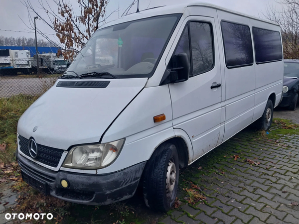 Mercedes Benz Sprinter 316 W903 W902 W901 W904 W905 Lift FL silnik 2.2 cdi pompa wtryskowa wtryski głowica skrzynia manualna most lusterko drzwi resory fotel panel szyba szyberdach mechanizm klamka zewnętrzna NA CZĘŚCI