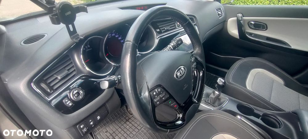 Kia Ceed - 13