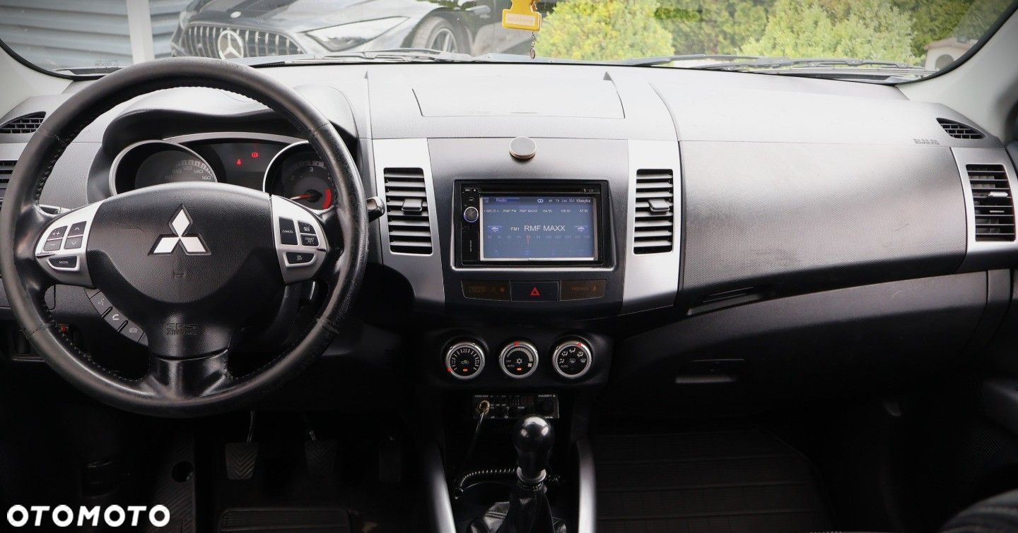 Mitsubishi Outlander - 12