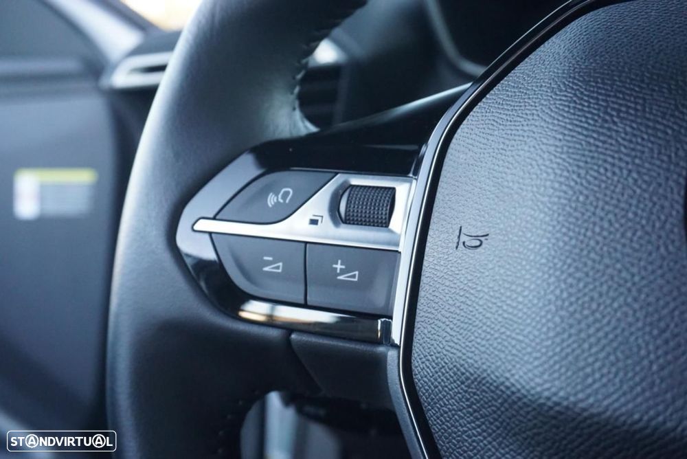 Peugeot e-2008 54 kWh Allure - 12