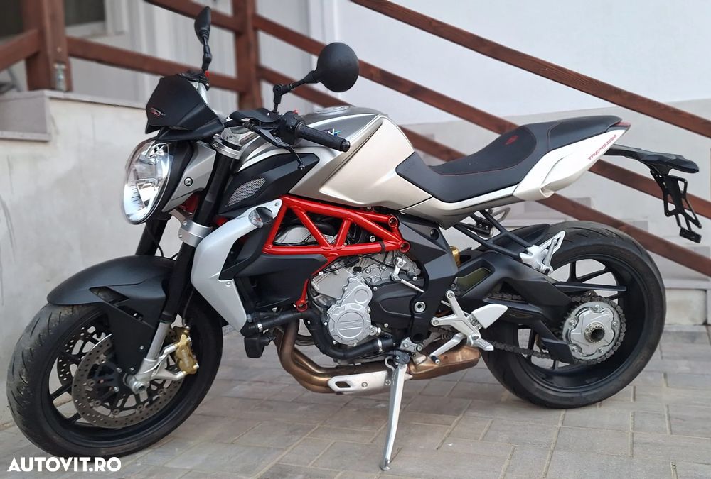 MV AGUSTA Brutale 800 - 12
