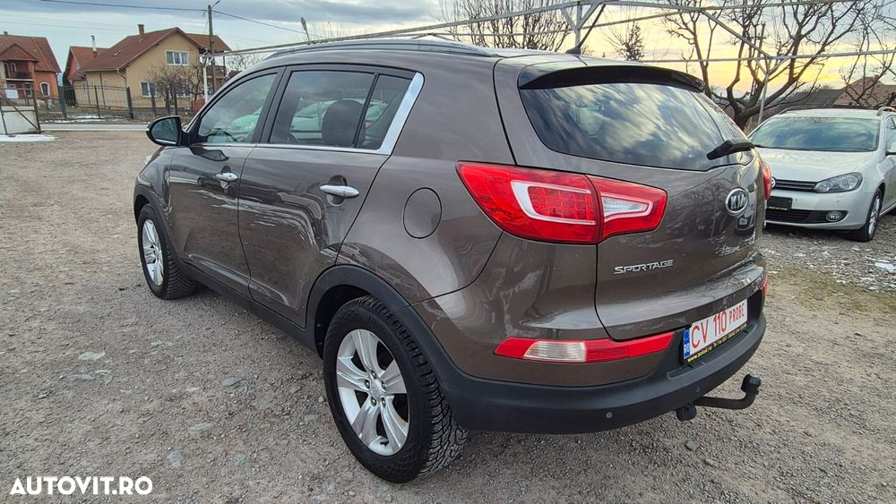 Kia Sportage ver-1-7-crdi-2wd-isg-dream--team-edition - 4
