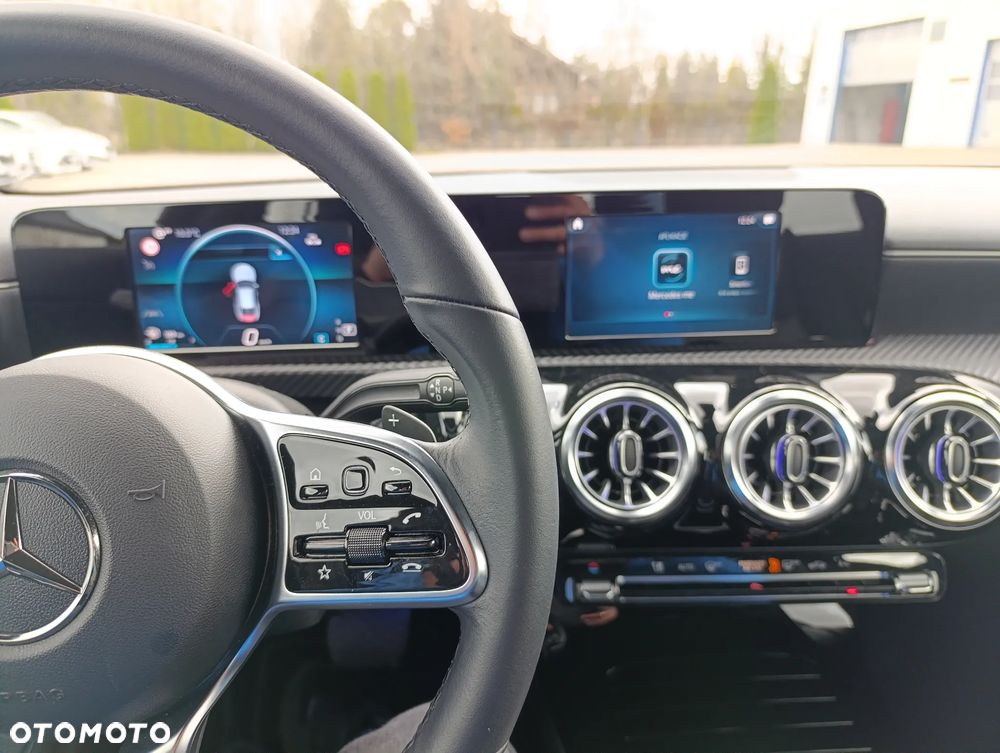 Mercedes-Benz CLA 200 7G-DCT - 18