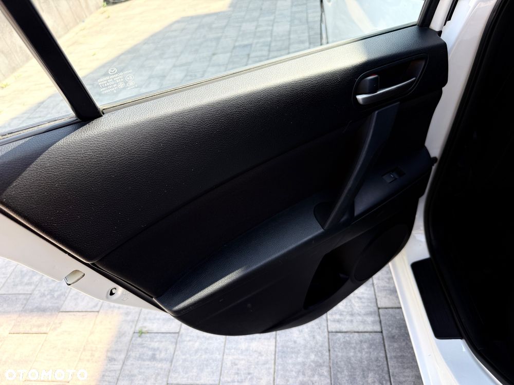 Mazda 3 1.6 Exclusive + - 30