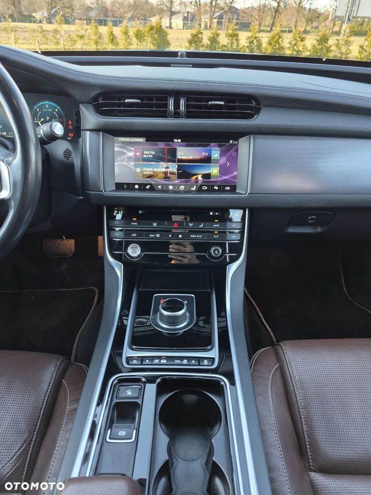 Jaguar XF 2.0 i4D AWD Prestige - 15