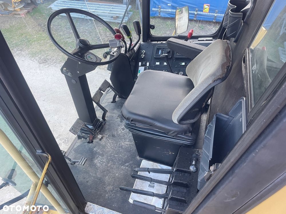 New Holland TX 32 - 15