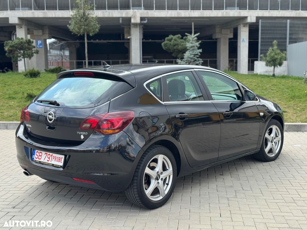 Opel Astra 1.6 ECOTEC DI Turbo Automatik Exklusiv - 4