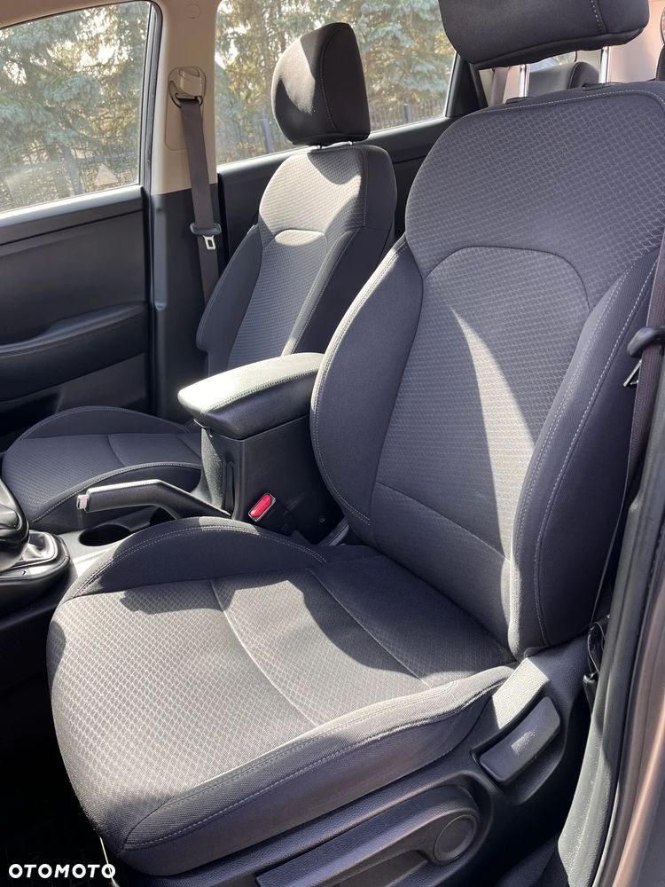 Kia Carens 1.6 GDI L - 17