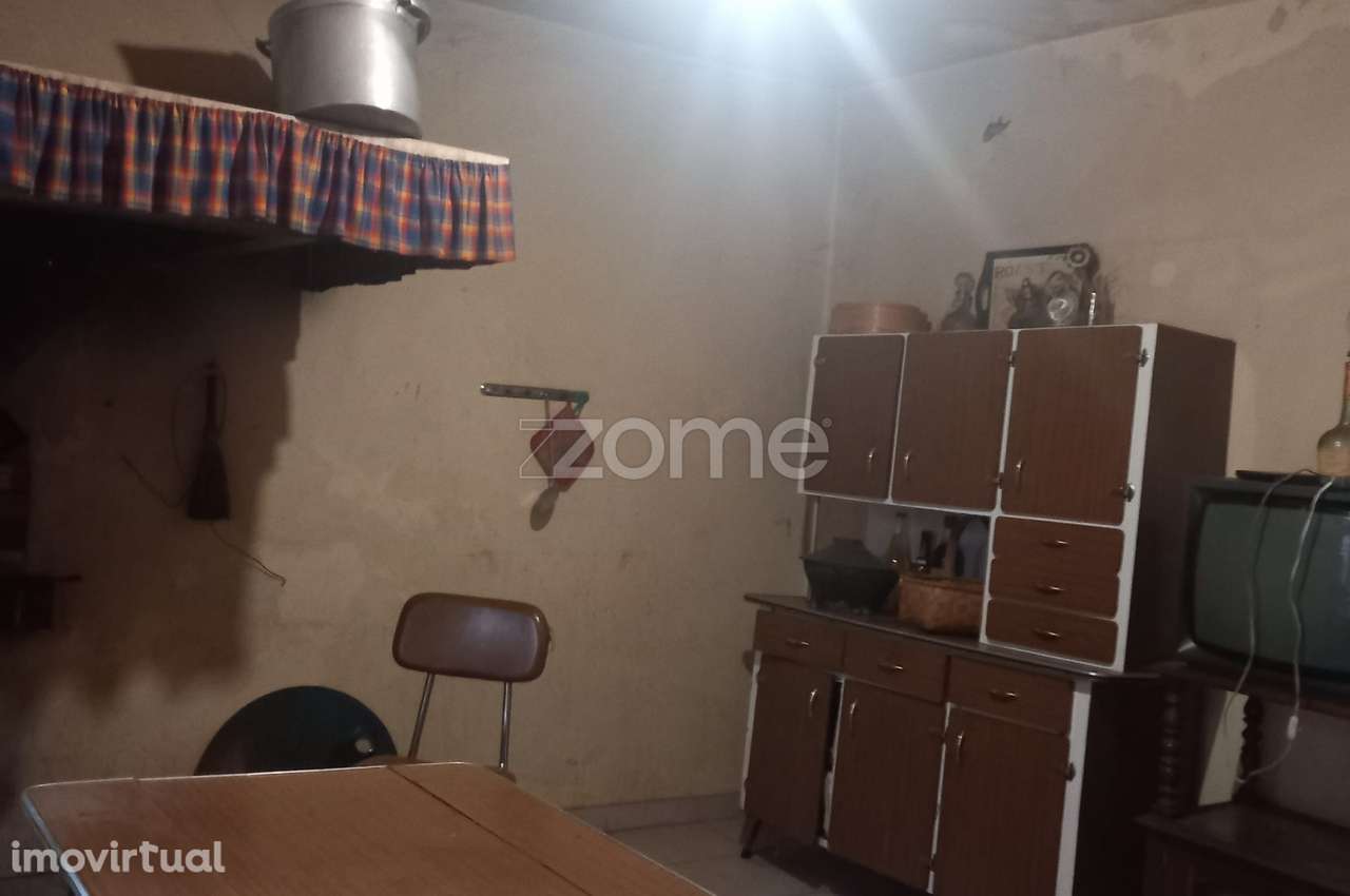 Moradia T2/T3 para Recuperar com terreno - Grande imagem: 4/13