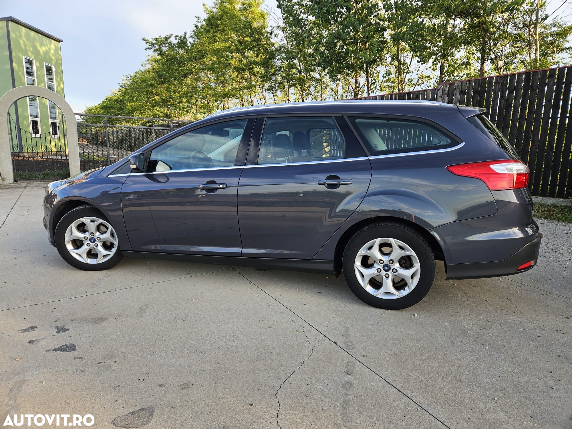 Ford Focus Turnier 1.6 TDCi ECOnetic 88g Start-Stopp-Sy Titanium - 4