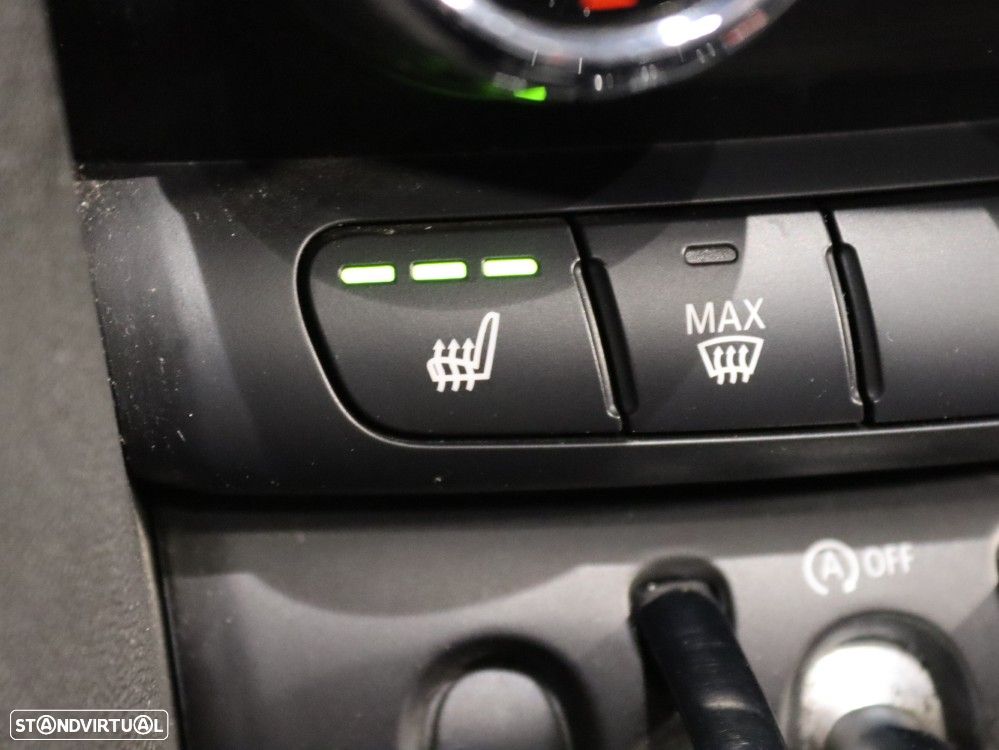 MINI Cabrio Cooper Premium Classic Auto - 24