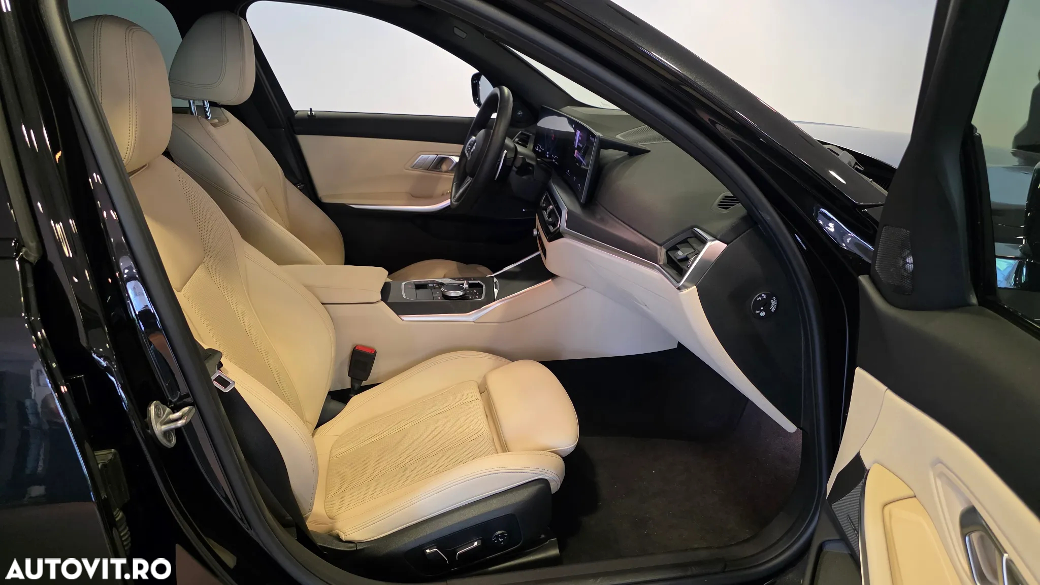 BMW Seria 3 318i AT - 12