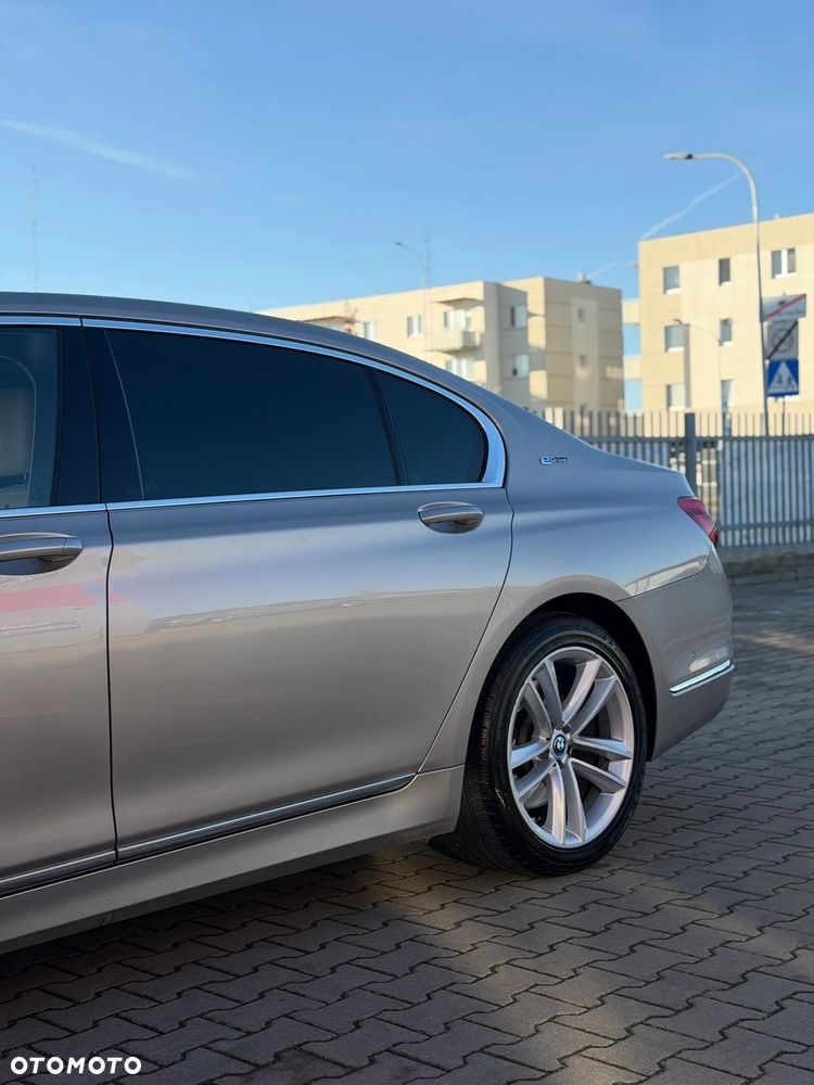 BMW Seria 7 740Li Edition Exclusive - 8