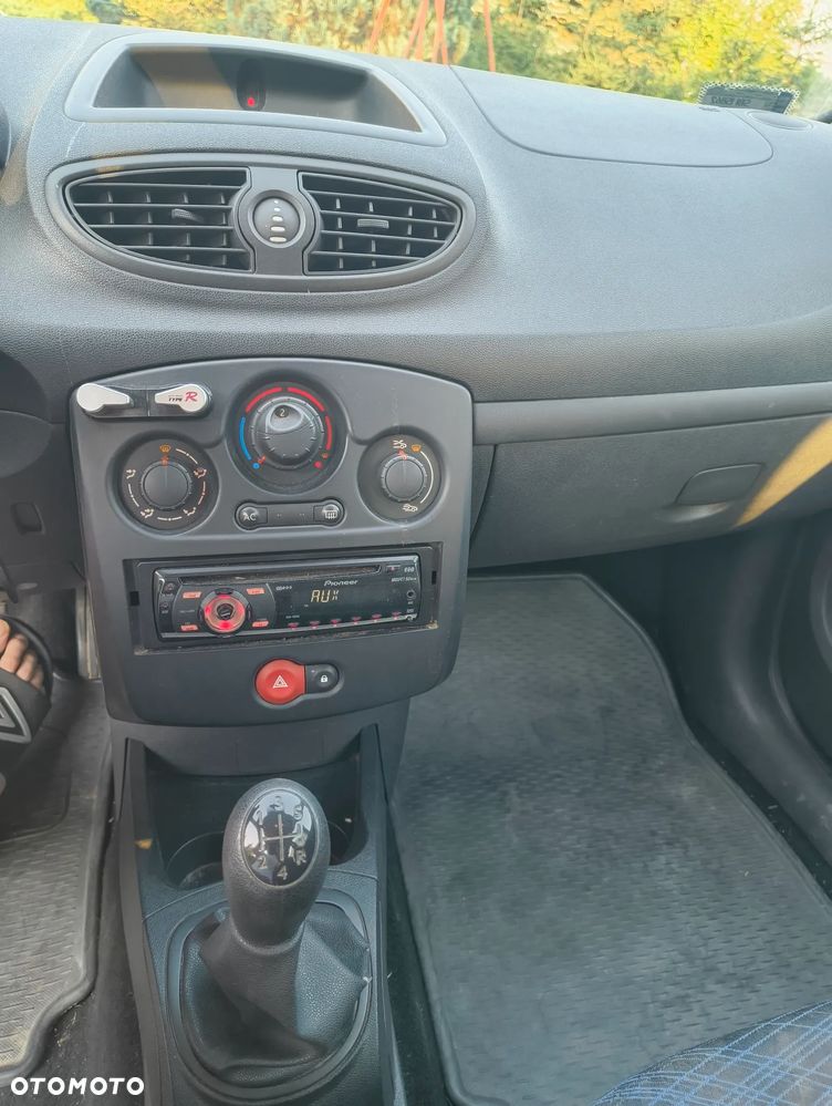Renault Clio 1.2 16V Authentique - 9