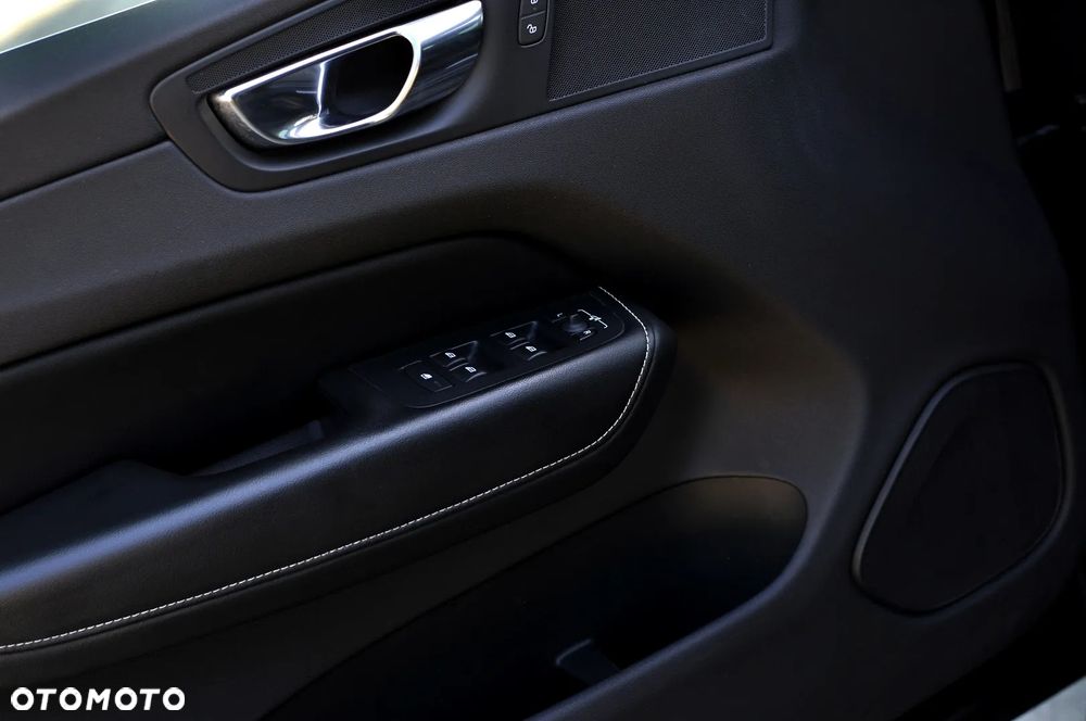 Volvo XC 60 T5 R-Design - 17