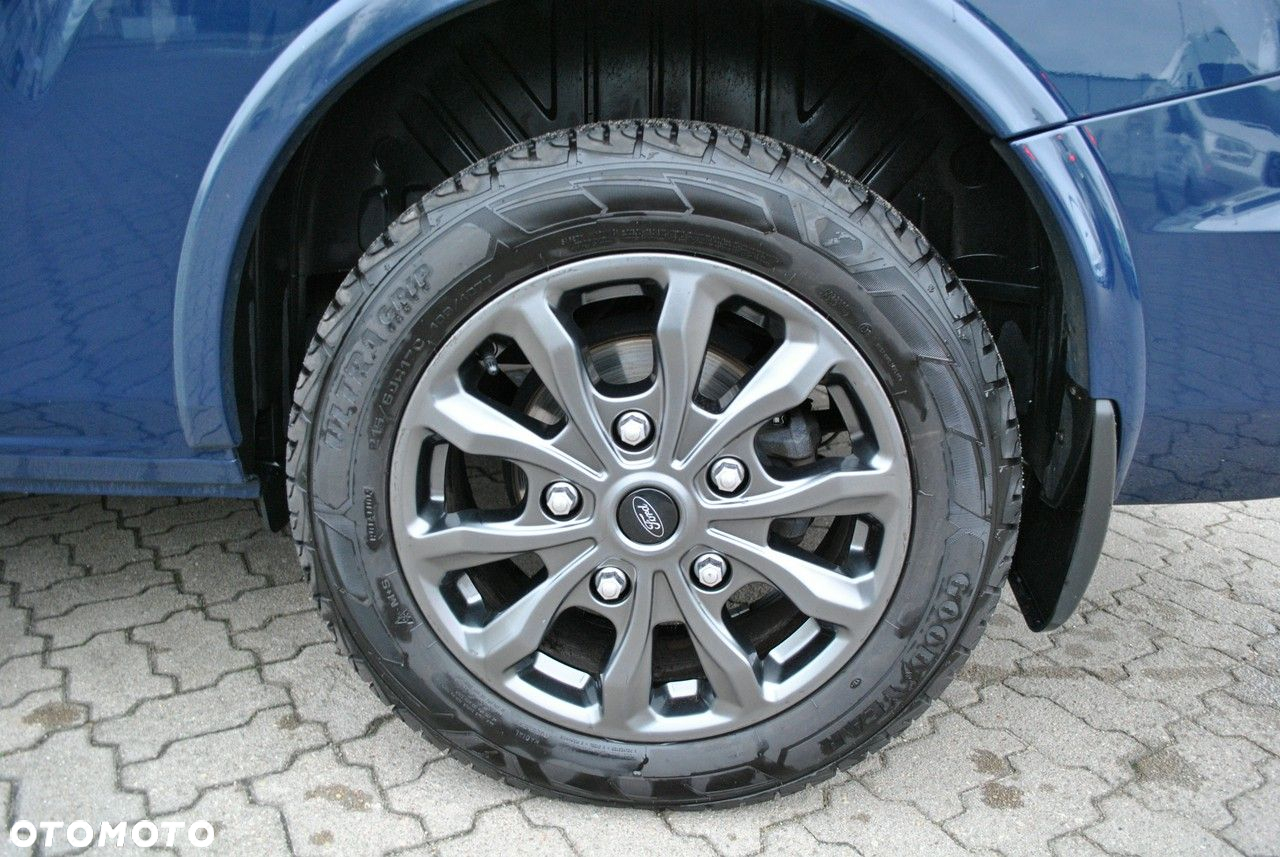Ford Tourneo Custom - 32
