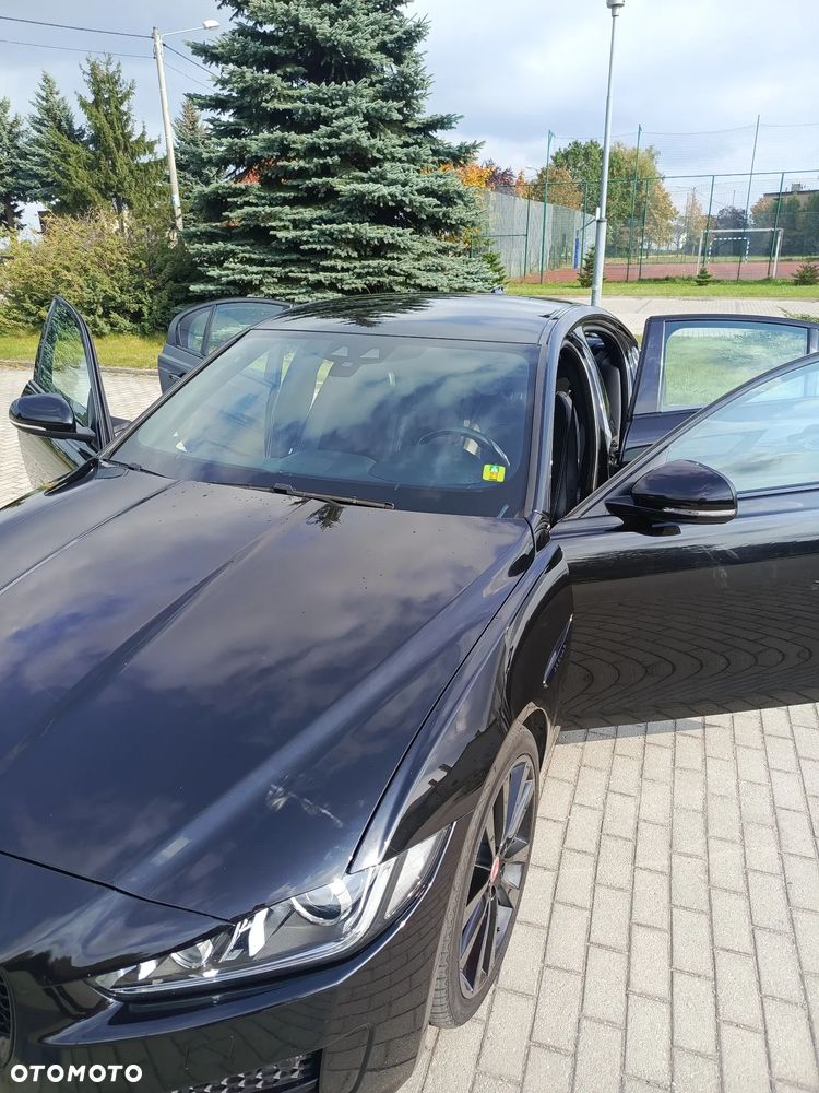 Jaguar XE 2.0 D AWD R-Sport - 27