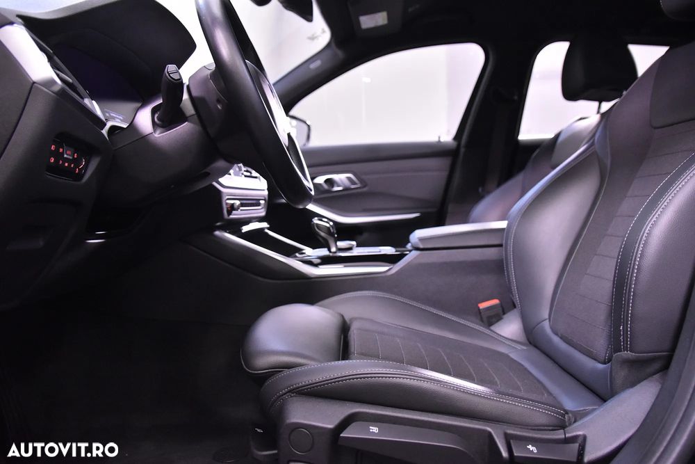 BMW Seria 3 320i AT - 26