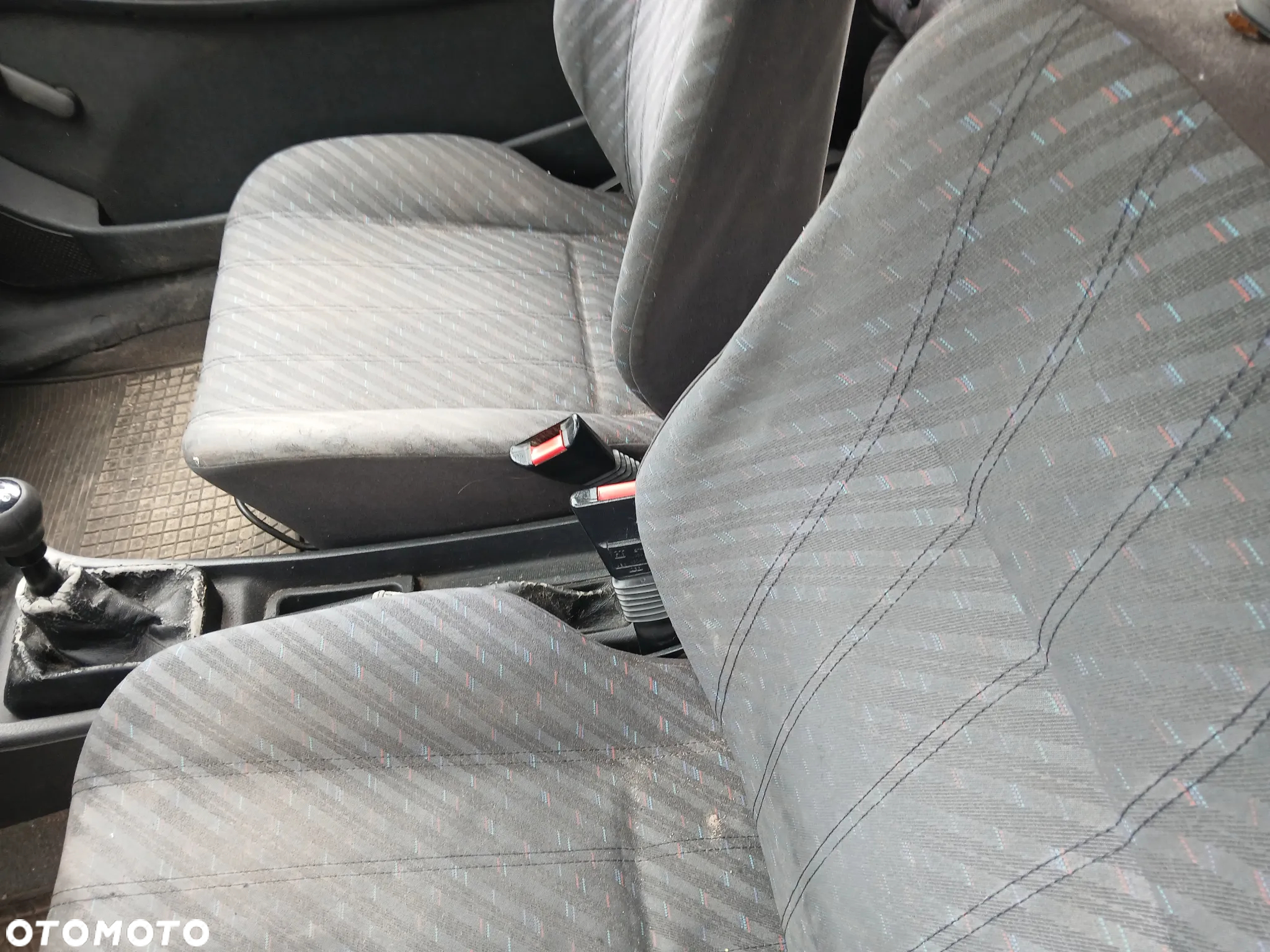 opel astra F HB fotel fotele kanapa deska kokpit podsufitka boczek boczki klamka podłokietnik licznik - 5
