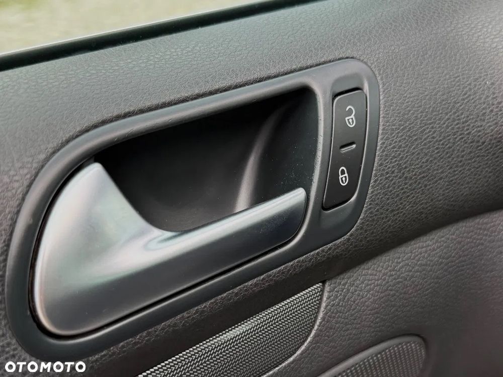 Volkswagen Golf 1.6 TDI DPF Style - 16