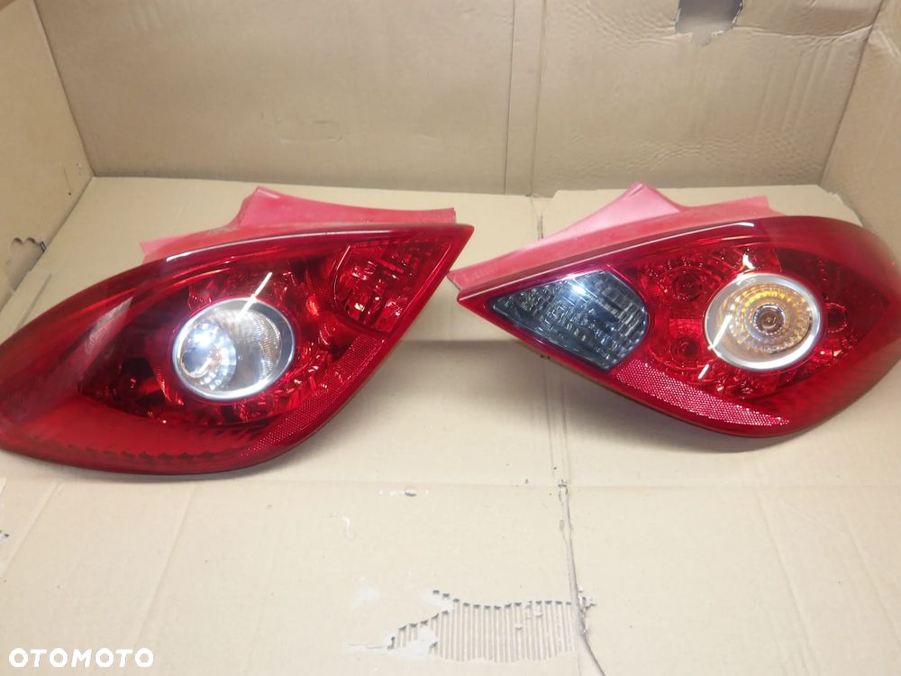 OPEL CORSA D 3D 06-10 LAMPA PRAWA LEWA TYŁ TYLNA 13186350 - 1
