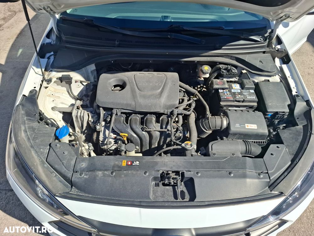 Hyundai Elantra 1.6 MPi Exclusive - 16